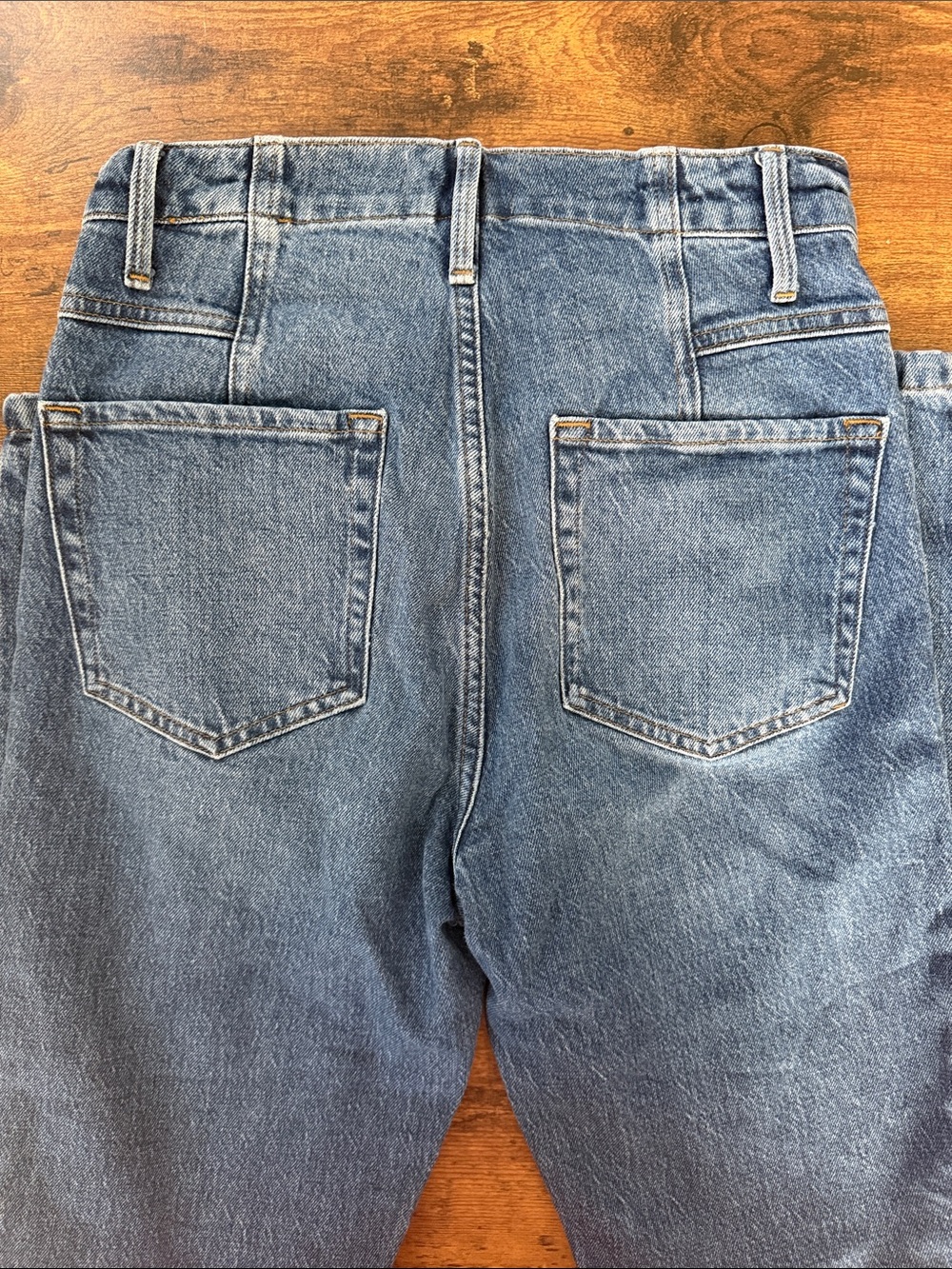 Frame High-Rise Straight Leg Jeans in Classic Blue - Picture 7 of 10
